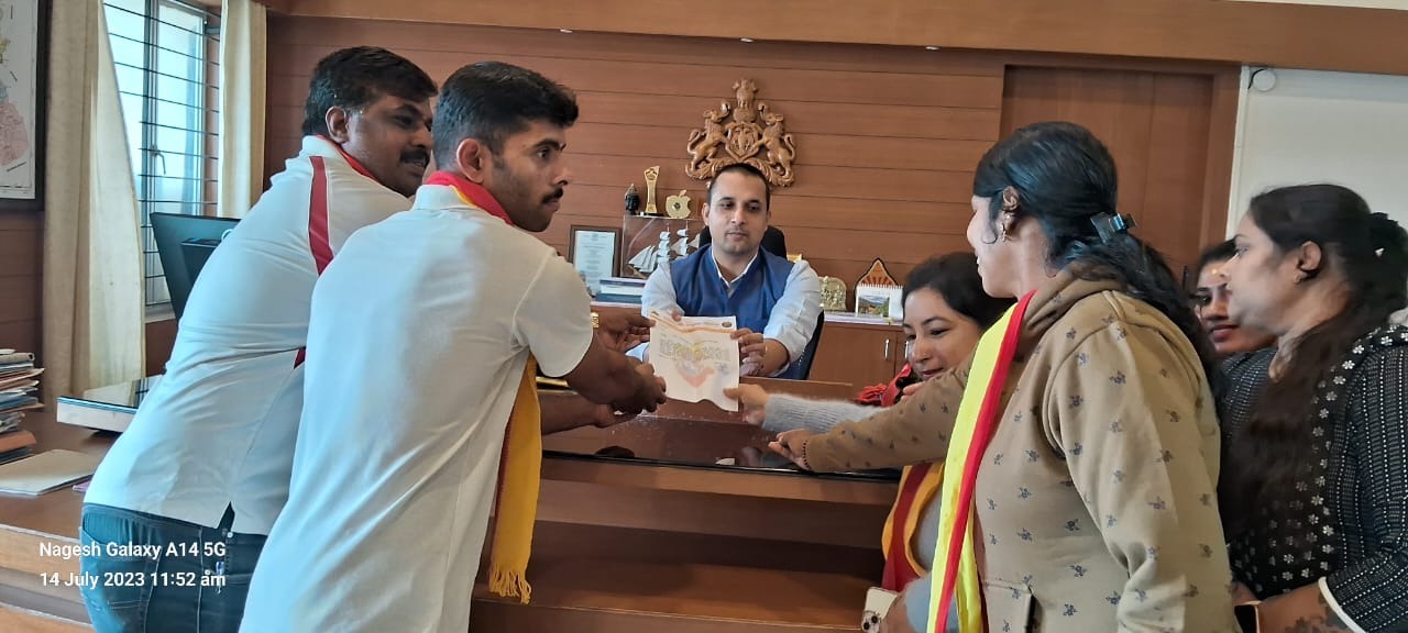 ಮಡಿಕೇರಿ ನಗರದಲ್ಲಿ ರೈಲ್ವೆ ಬುಕಿಂಗ್ ಸೆಂಟರ್ ತೆರೆಯುವಂತೆ ಕರ್ನಾಟಕ ರಕ್ಷಣಾ ವೇದಿಕೆ ವತಿಯಿಂದ ಮನವಿ