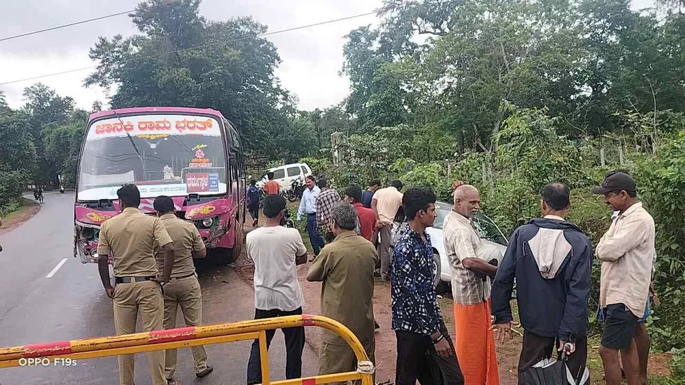 ಶಿವಮೊಗ್ಗ: ನ್ಯಾಯಾಧೀಶರ ಕಾರು ಸೇರಿದಂತೆ ಸರಣಿ ಅಪಘಾತ| ಕಾರಿನಲ್ಲಿ ದನದ ಮಾಂಸ ಪತ್ತೆ..!