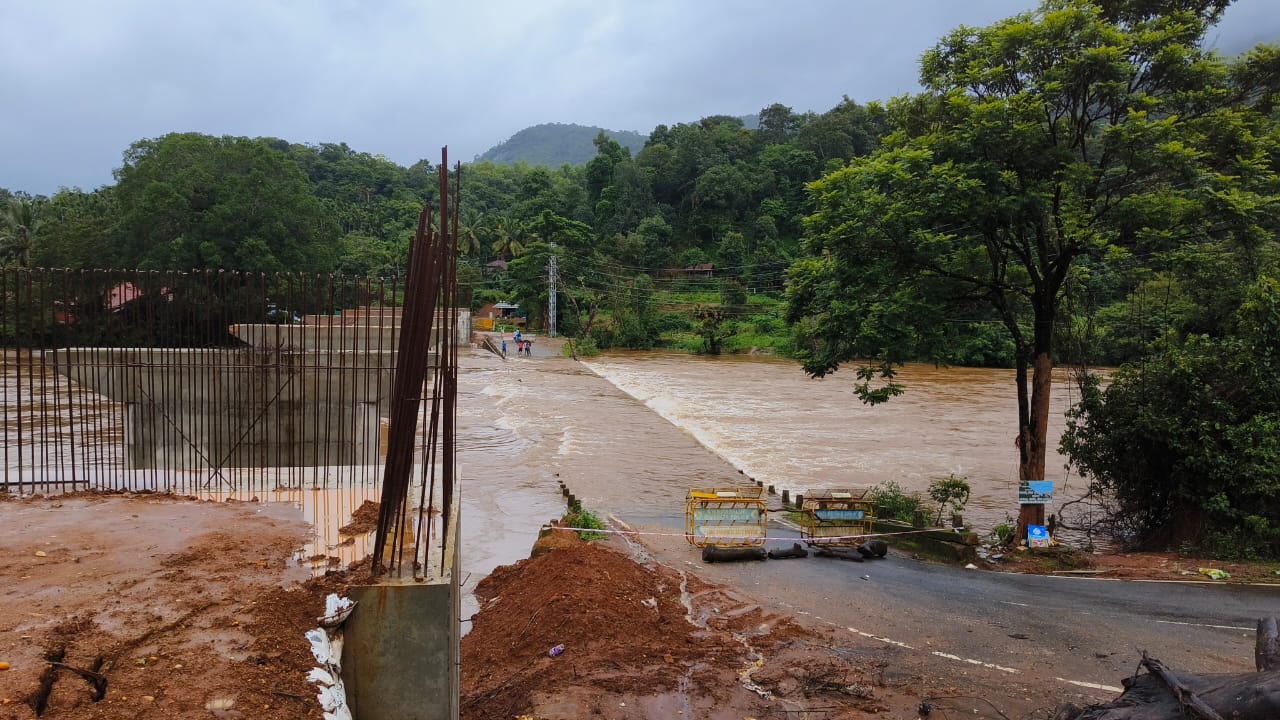 ಮಲೆನಾಡು ಈಗ ಮಳೆನಾಡು| ಹೆಬ್ಬಾಳೆ ಸೇತುವೆ ಮುಳುಗಡೆ| ಕಳಸ- ಹೊರನಾಡು ಸಂಪರ್ಕ ಕಡಿತ