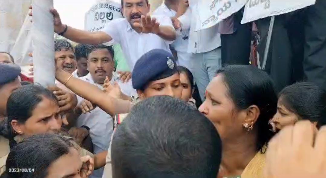 ಸೌಜನ್ಯ ಕೊಲೆ ಪ್ರಕರಣ| ಧರ್ಮಸ್ಥಳ ಕ್ಷೇತ್ರದ ವಿರುದ್ಧ ಸುಳ್ಳು ಆರೋಪ ಖಂಡಿಸಿ ಪ್ರತಿಭಟನೆ| ಸೌಜನ್ಯ ಕುಟುಂಬಸ್ಥರ ಮೇಲೆ ಹಲ್ಲೆ ಯತ್ನ