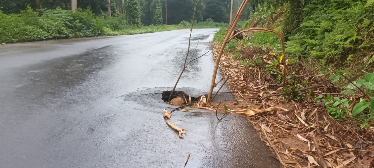 ಕೊಟ್ಟಿಗೆಹಾರ: ಬಾಳೂರು ರಾಜ್ಯ ಹೆದ್ದಾರಿ ರಸ್ತೆಯಲ್ಲಿ ಅಪಾಯಕಾರಿ ಕಂದಕ| ಹೈರಾಣಾದ ಸವಾರರು