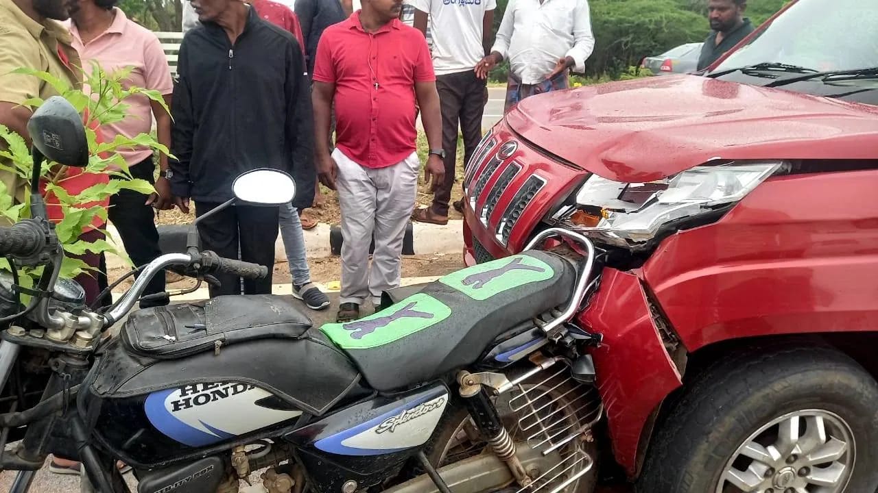 ಚಿಕ್ಕಮಗಳೂರು : ಕಾರು-ಬೈಕ್ ನಡುವೆ ಭೀಕರ ಅಪಘಾತ|ಕಾರ್ ಚಾಲಕ ಪರಾರಿ