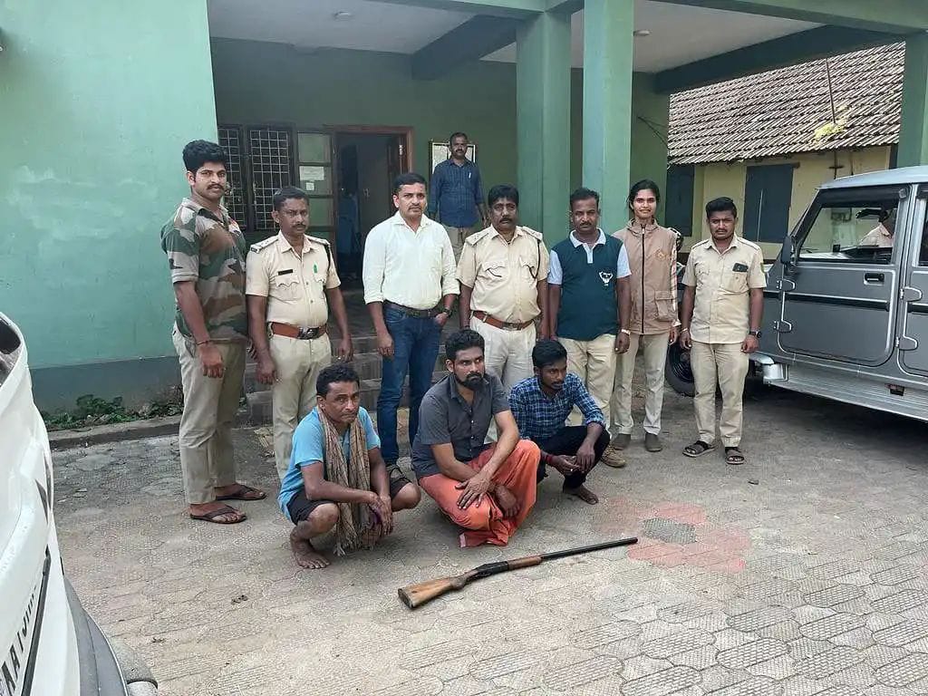 ಬೆಳ್ತಂಗಡಿ: ಕಡವೆ ಬೇಟೆಯಾಡಿದ ಮೂರು ಮಂದಿ ಬಂಧನ