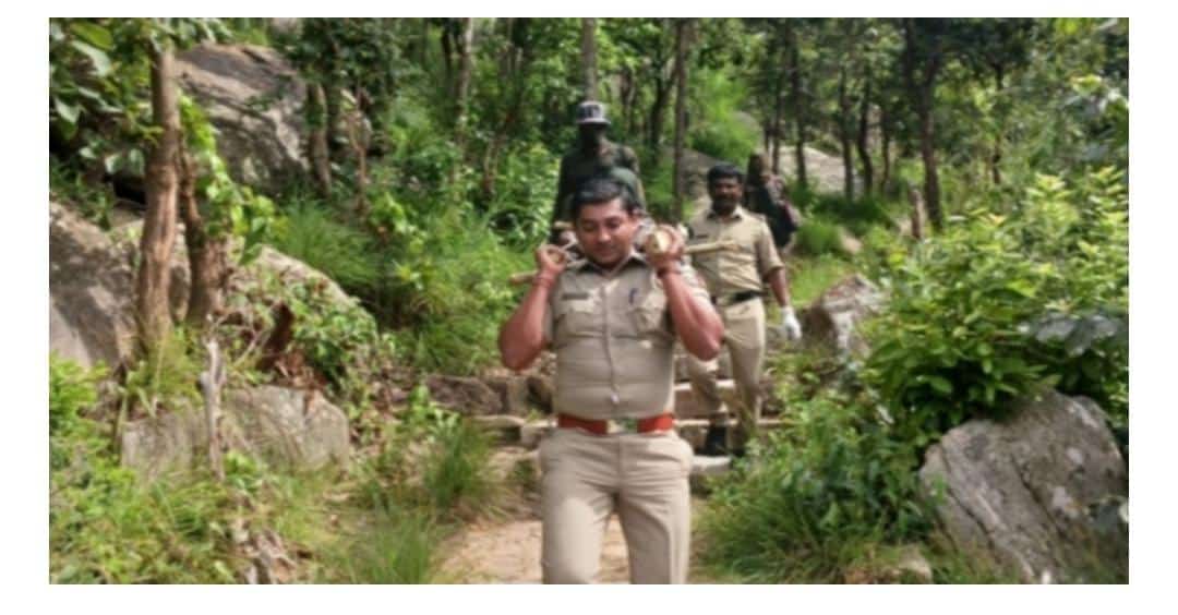 ಅಪರಿಚಿತ ವ್ಯಕ್ತಿಯ ಮೃತದೇಹಕ್ಕೆ ಹೆಗಲು ಕೊಟ್ಟ ಪುತ್ತೂರ ಮೂಲದ ಪಿಎಸೈ ಪ್ರದೀಪ್ ಪೂಜಾರಿ