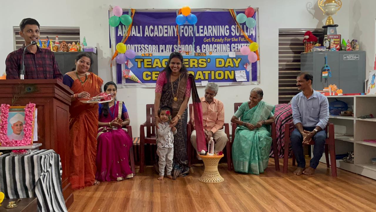 ಅಂಜಲಿ ಮೊಂಟೆಸ್ಸರಿ ಸ್ಕೂಲ್ ನಲ್ಲಿ ಪೋಷಕರಿಂದ ಶಿಕ್ಷಕರ ದಿನಾಚರಣೆ