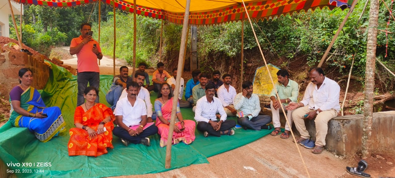 ಕೊಟ್ಟಿಗೆಹಾರ: ಅಂಗನವಾಡಿ ಕಟ್ಟಡ ನಿರ್ಮಾಣಕ್ಕೆ ಜಾಗ ಹಸ್ತಾಂತರಿಸಲು ಮೀನಾಮೇಷ | ಅಧಿಕಾರಿಗಳ ವಿರುದ್ಧ ಗ್ರಾಮಸ್ಥರ ಆಕ್ರೋಶ