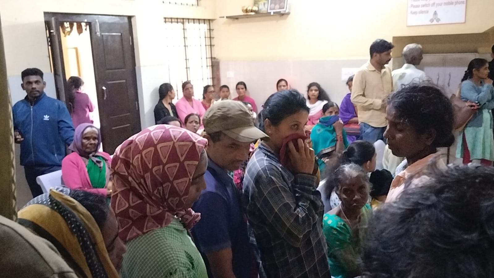 ಮೂಡಿಗೆರೆ:ಕೂಲಿ ಕಾರ್ಮಿಕರ ಮೇಲೆ ಹೆಜ್ಜೇನು ದಾಳಿ|ಹತ್ತಕ್ಕೂ ಹೆಚ್ಚು ಮಂದಿ ಅಸ್ವಸ್ಥ