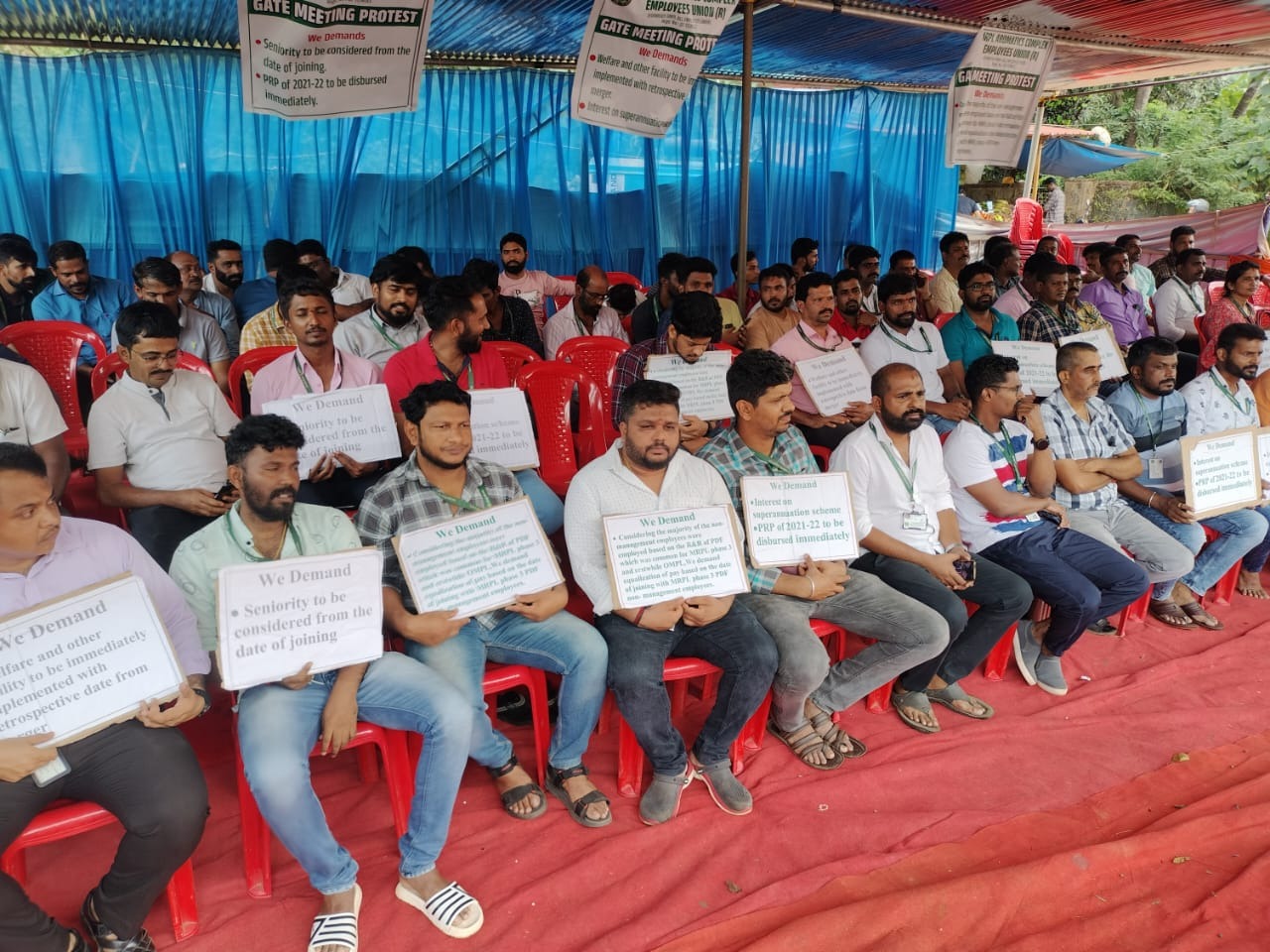 ಸುರತ್ಕಲ್:ವೇತನ ತಾರತಮ್ಯ|ಎಂಆರ್ ಪಿಎಲ್ ವಿರುದ್ಧ ಪ್ರತಿಭಟನೆ