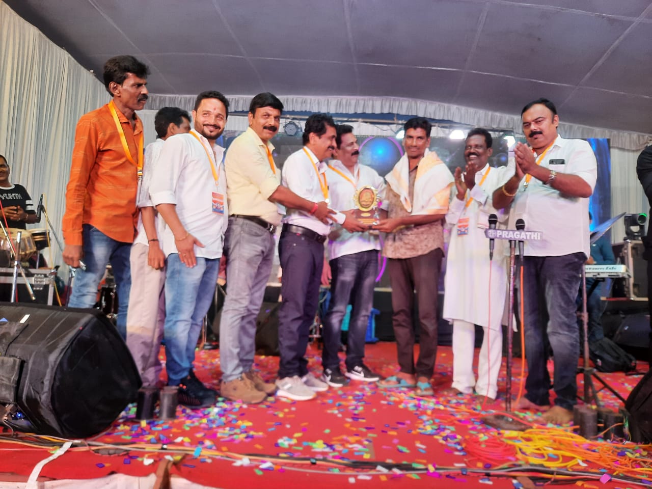 ಸುಳ್ಯ ದಸರಾ|ಪ್ರಗತಿ ಸೌಂಡ್ಸ್ ಶಾಫಿ ಪೈಚಾರ್ ರವರಿಗೆ ಗೌರವಾರ್ಪಣೆ