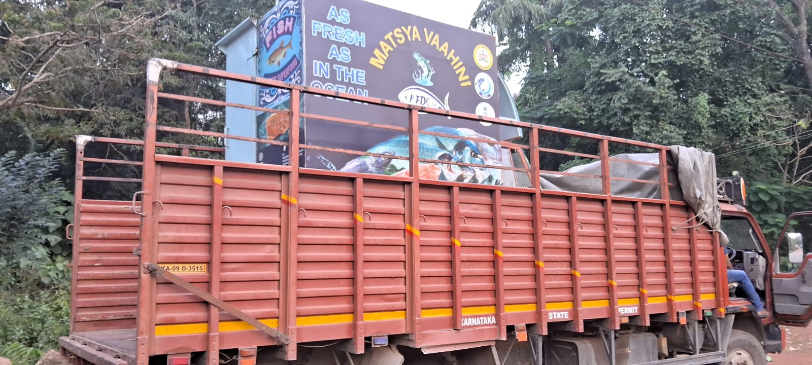 ಸುಳ್ಯದಲ್ಲಿ `ಶೋ’ ತೋರಿಸಿ ಗುಜುರಿ ಪಾಲಾಯಿತೇ ‘ಮತ್ಸ್ಯವಾಹಿನಿ’| ಏಕಾಏಕಿ ತ್ರಿಚಕ್ರ ವಾಹನಗಳನ್ನು ಹೊತ್ತೊಯ್ದದ್ದೆಲ್ಲಿಗೆ?