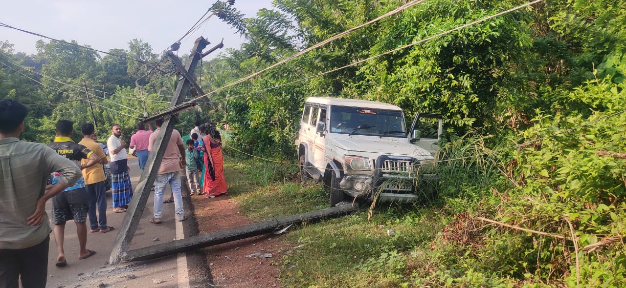 ಕಡಬ:ವಿದ್ಯುತ್ ಕಂಬಕ್ಕೆ ಬೊಲೆಲೋ ಡಿಕ್ಕಿ|ಪ್ರಯಾಣಿಕರು ಪಾರು