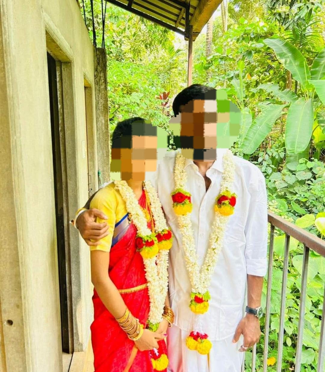 ನಾಪತ್ತೆಯಾಗಿದ್ದ ಭಿನ್ನಕೋಮಿನ ಜೋಡಿ ವಿವಾಹವಾಗಿ ಪತ್ತೆ!? ಫೋಟೋ ವೈರಲ್…