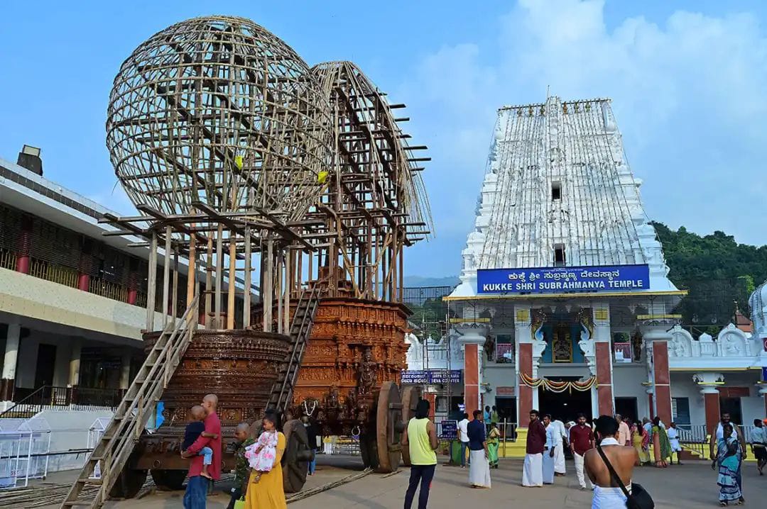 ಕುಕ್ಕೆ ಸುಬ್ರಹ್ಮಣ್ಯ: ಇಂದು(ಡಿ.12) ಲಕ್ಷ ದೀಪೋತ್ಸವ, ಕುಣಿತ ಭಜನೆ| ಬೀದಿಯಲ್ಲಿ ಉರುಳುಸೇವೆಗೆ ಚಾಲನೆ