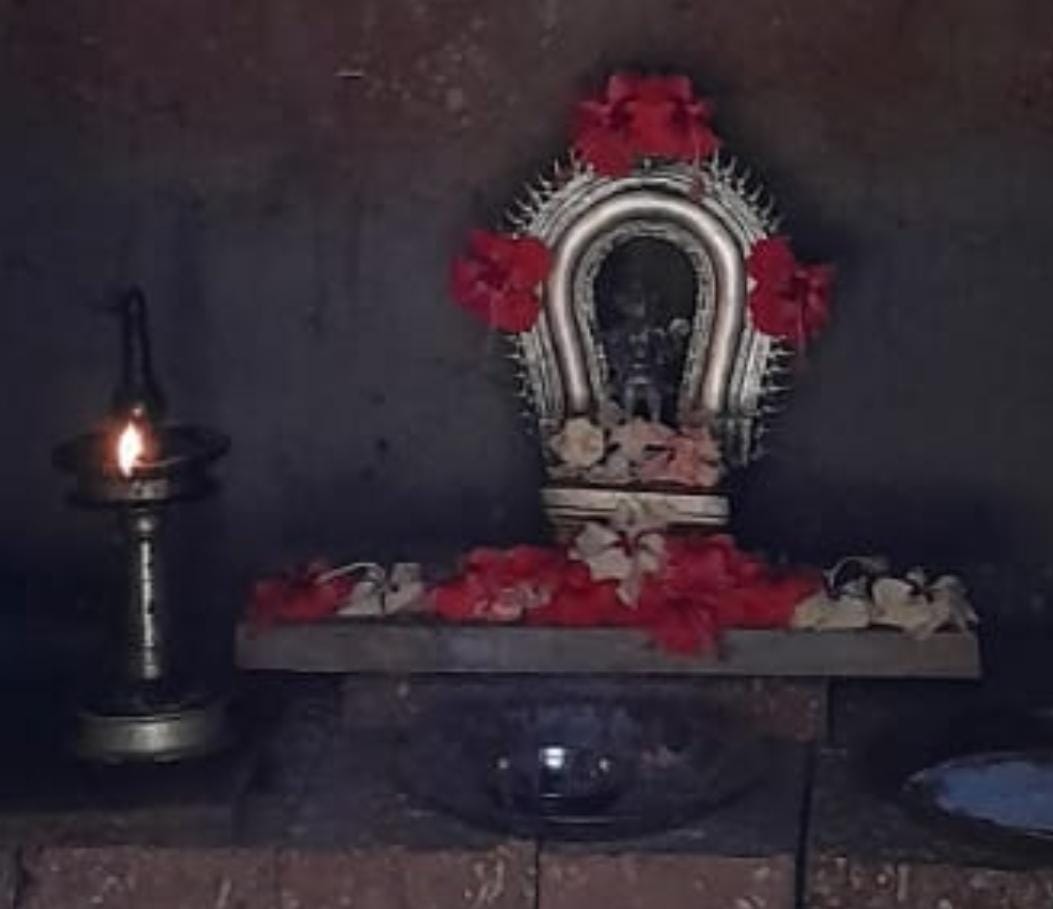 ನಾಗನಕಟ್ಟೆ ಪರಿವಾರ ದೈವಗಳಾದ ರಕ್ತೇಶ್ವರಿ ಗುಳಿಗ ಪಂಜುರ್ಲಿ ಕಟ್ಟೆಗಳ ಶಿಲನ್ಯಾಸ