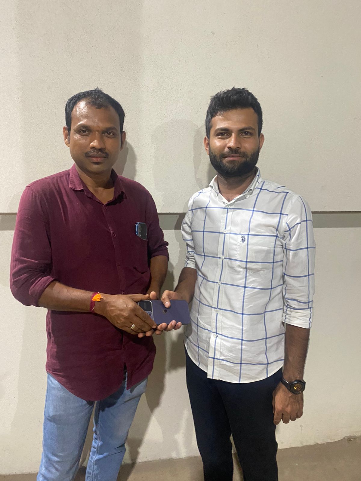 ಪ್ರಾಮಾಣಿಕತೆ ಮೆರೆದ ಪುತ್ತೂರು ಶಾಸಕರ ಸಾರಥಿ| ಕಳೆದುಕೊಂಡ ಐಫೋನ್ ಹಿಂತಿರುಗಿಸಿ ಪ್ರಾಮಾಣಿಕತೆಗೆ ಪಾತ್ರರಾದರು