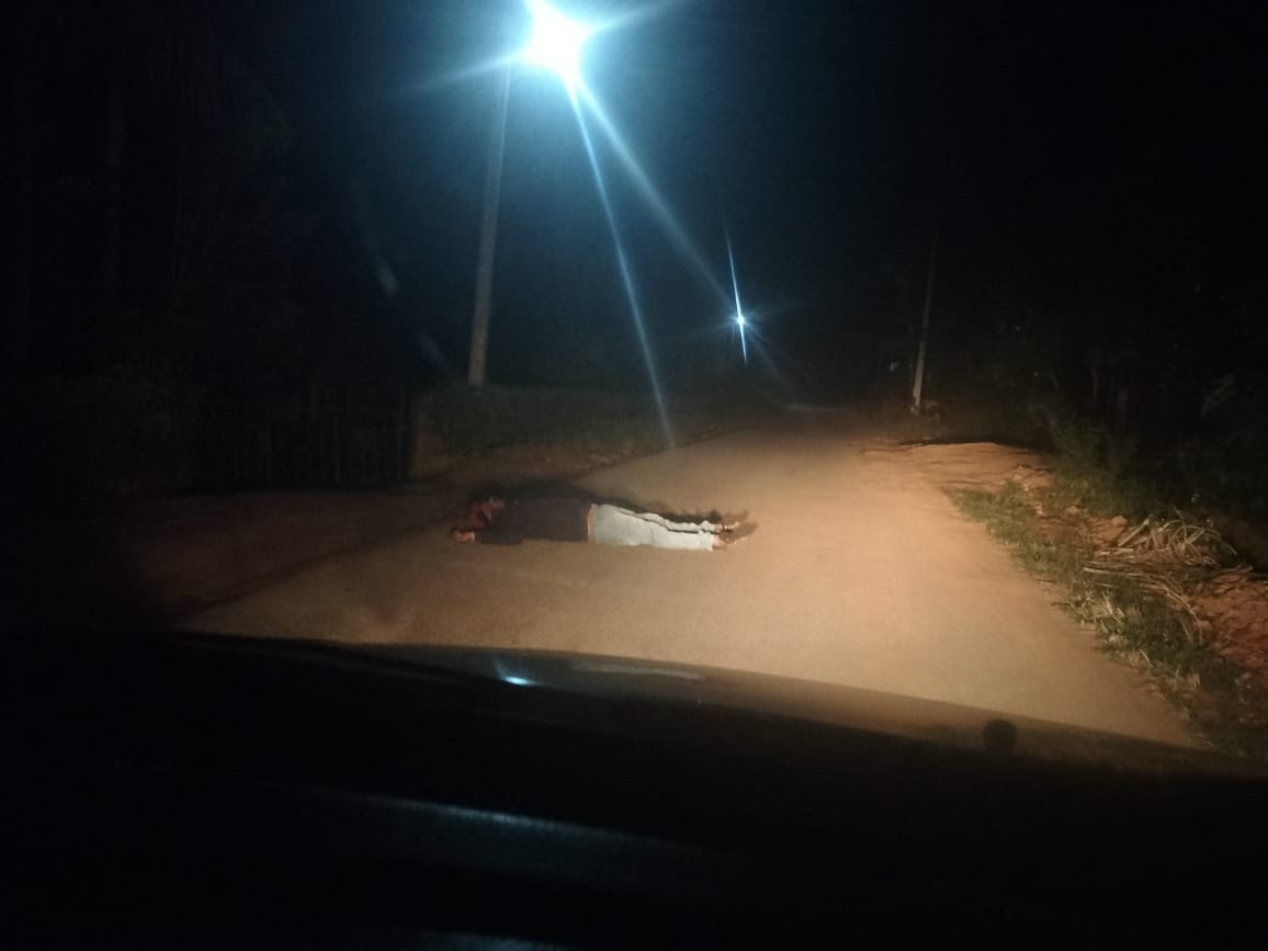 ಕೊಟ್ಟಿಗೆಹಾರ: ಕಂಠಪೂರ್ತಿ ಕುಡಿದು ರಸ್ತೆಯ ಮದ್ಯೆ ಮಲಗಿದ ಭೂಪ