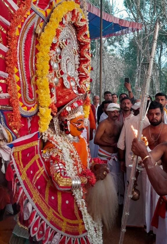 ಸುಳ್ಯ:ಅಯ್ಯನಕಟ್ಟೆ ಶ್ರೀ ಇಷ್ಟದೇವಾತ ಉಳ್ಳಾಕುಲು, ಸಪರಿವಾರ ದೈವಗಳ ನೇಮೋತ್ಸವ