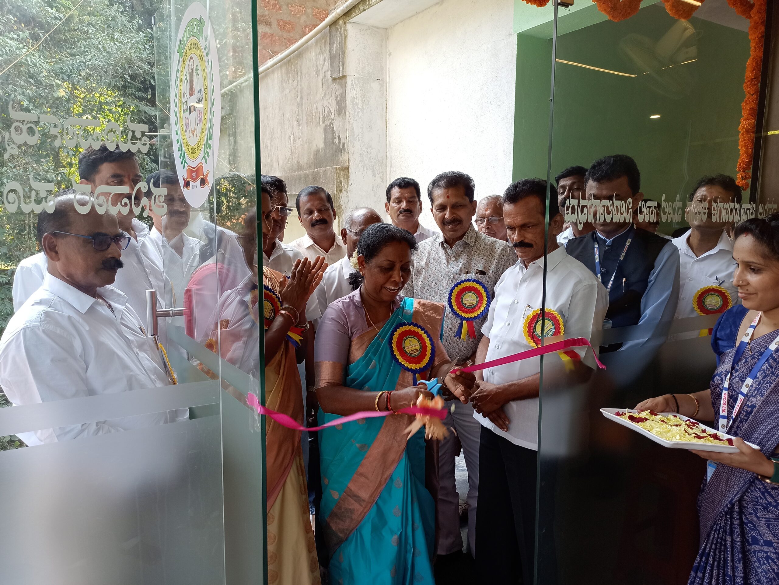 ಕಡಬ: ಶ್ರೀ ವೆಂಕಟರಮಣ ಕ್ರೆಡಿಟ್ ಕೋ-ಅಪರೇಟಿವ್ ಸೊಸೈಟಿ ಸುಳ್ಯ ಇದರ ಆಲಂಕಾರು ಶಾಖೆ ಲೋಕಾರ್ಪಣೆ| ಉದ್ಘಾಟನೆ ನೆರವೇರಿಸಿದ ಶಾಸಕಿ ಭಾಗೀರಥಿ ಮುರುಳ್ಯ
