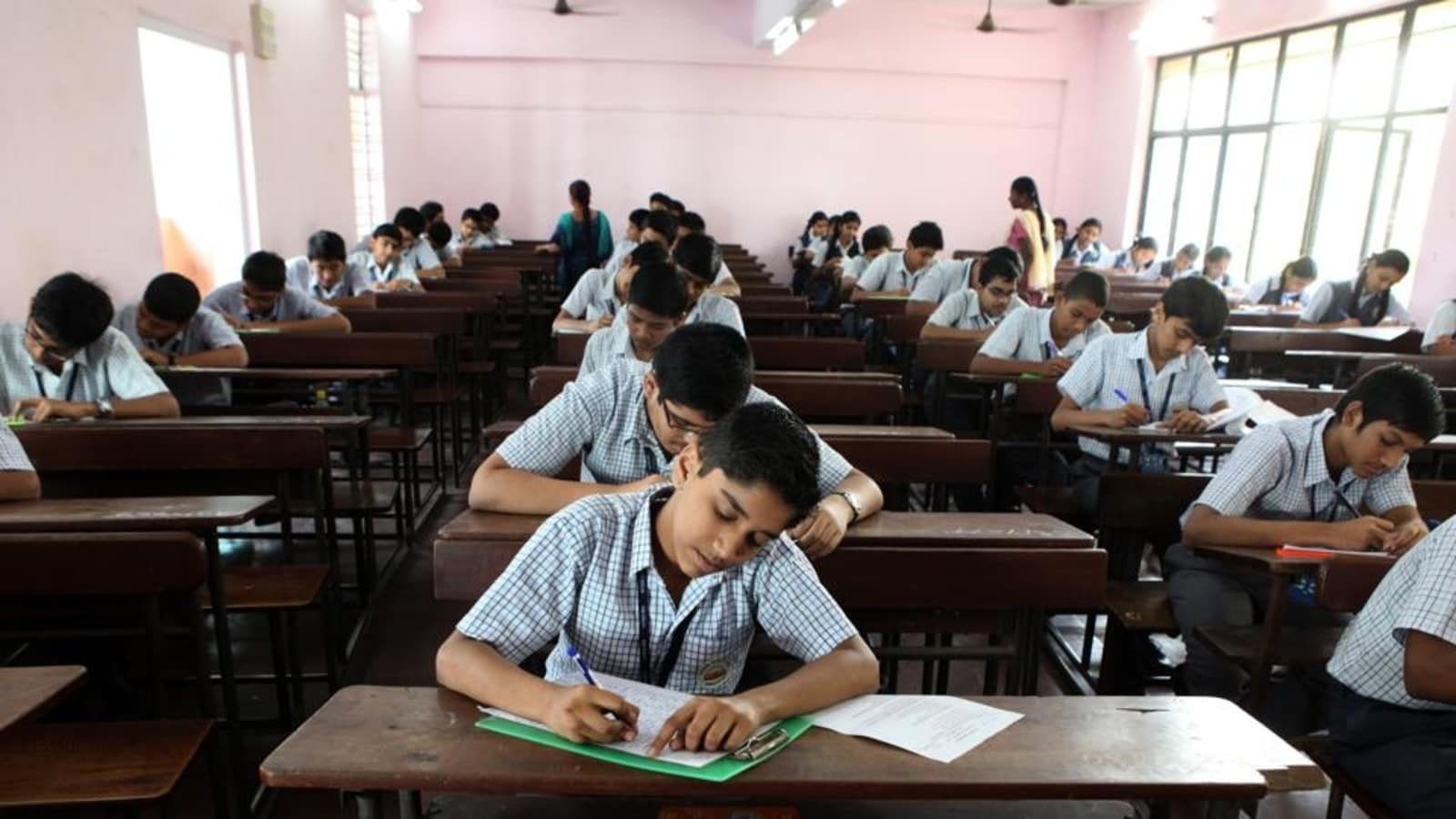 PUC ಹಾಗೂ SSLC ಪರೀಕ್ಷೆಗಳ ಅಂತಿಮ ವೇಳಾಪಟ್ಟಿ ಪ್ರಕಟ: ಶಿಕ್ಷಣ ಸಚಿವರಿಂದ ಅಧಿಕೃತ ಮಾಹಿತಿ