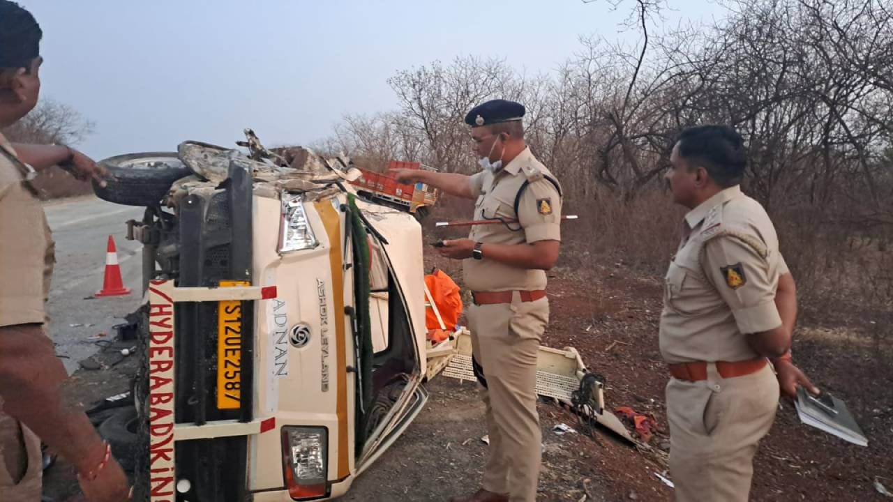 ಟ್ರಕ್ ಹಾಗೂ ಟಾಟಾ ಎಸ್ ನಡುವೆ ಡಿಕ್ಕಿ|ನಾಲ್ವರು ಸಾವು