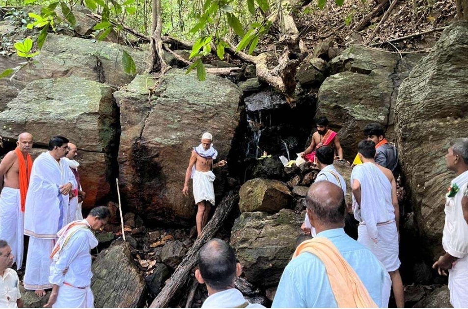 ಪಂಜ:ಶ್ರೀ ಪರಿವಾರ ಪಂಚಲಿಂಗೇಶ್ವರ ದೇವಾಲಯದಲ್ಲಿ ವರ್ಷಾವದಿ ಜಾತ್ರೋತ್ಸವ| ಬಂಟರಮಲೆಯಲ್ಲಿ ತೀರ್ಥ ಪೂಜೆ