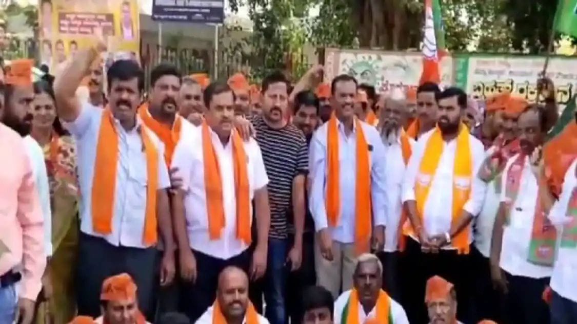 ಮಂಡ್ಯ: ಪಾಕ್ ಪರ ಘೋಷಣೆ ಕೂಗಿದ್ದ ಬಿಜೆಪಿ ಕಾರ್ಯಕರ್ತ ಅರೆಸ್ಟ್| ದ್ವೇಷ ರಾಜಕೀಯಕ್ಕೆ ಮುಂದಾಯಿತೇ ಕಾಂಗ್ರೆಸ್!?