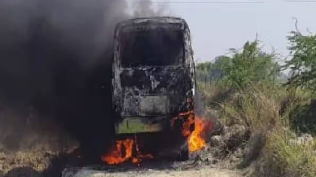 ಬಸ್​ ಮೇಲೆ ಬಿದ್ದ ಹೈ ಟೆನ್ಷನ್ ತಂತಿ: 6 ಮಂದಿ ಸಜೀವ ದಹನ