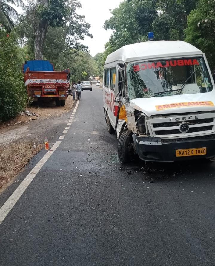 ಲಾರಿ-ಆ್ಯಂಬುಲೆನ್ಸ್ ನಡುವೆ ಅಪಘಾತ