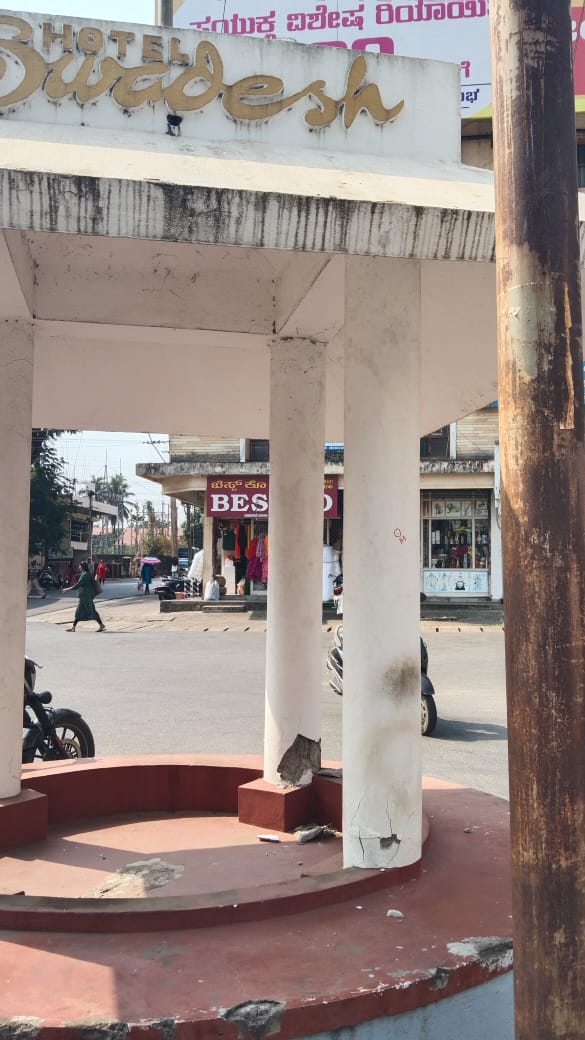 ಉಡುಪಿ ಚಿತ್ತರಂಜನ್ ವೃತ್ತದ ಮಂಟಪಕ್ಕೆ ಹಾನಿ| ದುರಸ್ತಿಗೆ ಆಗ್ರಹ