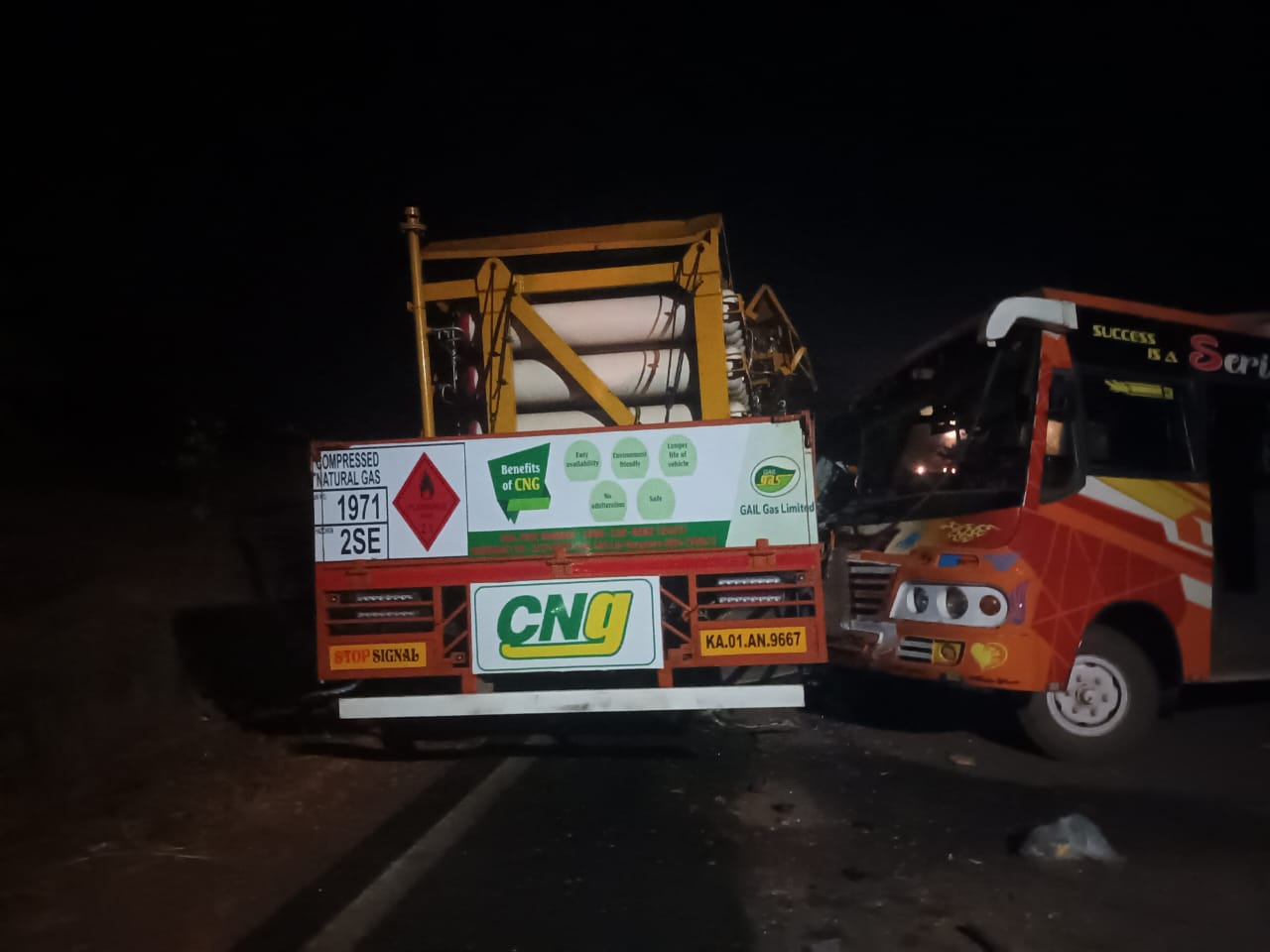 ಕಡಬ: ಆಲಂಕಾರು‌ ಬಳಿ ಸಿಲಿಂಡರ್ ವಾಹನ – ಟೆಂಪೋ ನಡುವೆ ಅಪಘಾತ| ಇಬ್ಬರು ಗಂಭೀರ