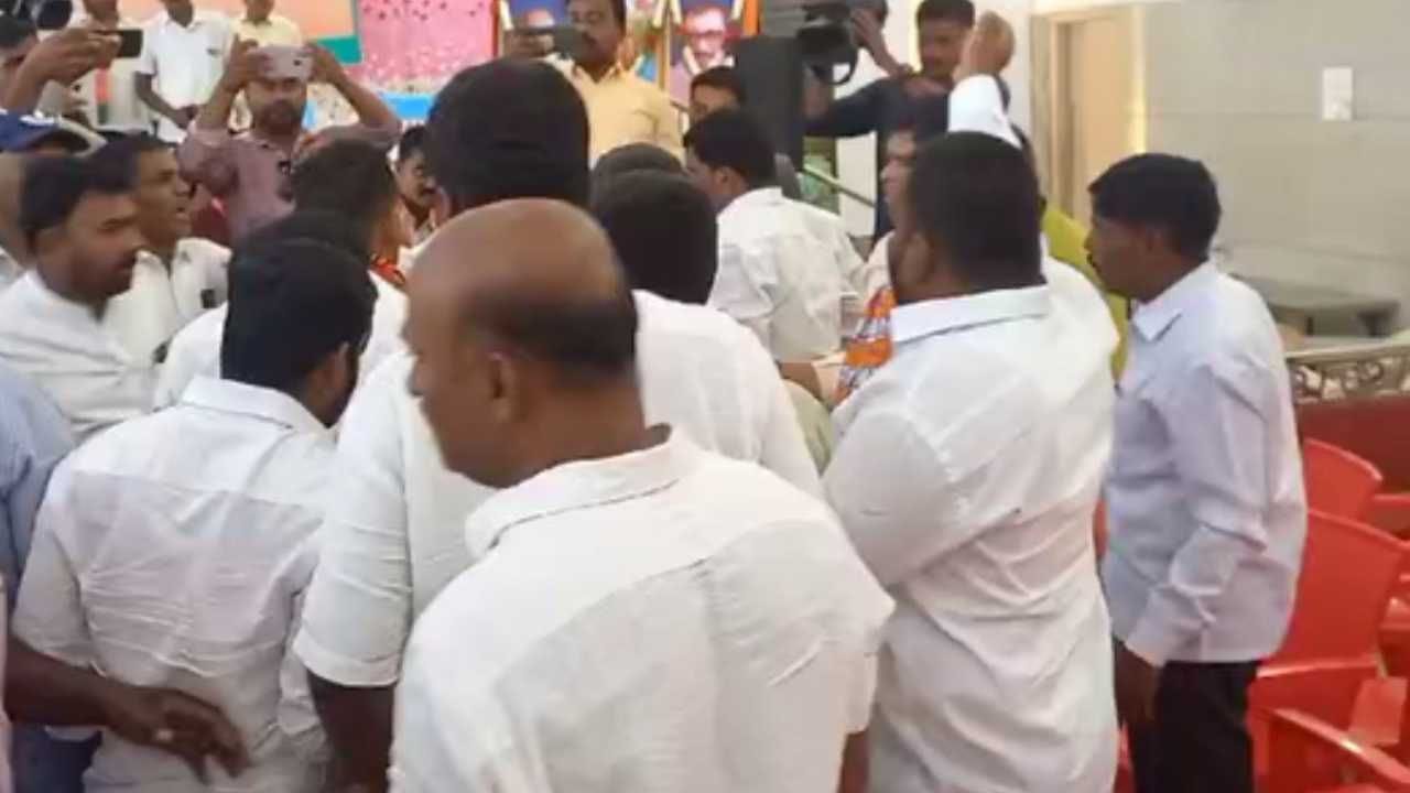 ಚಿತ್ರದುರ್ಗದಲ್ಲಿ ಬಿಜೆಪಿ ಜೆಡಿಎಸ್ ಕಾರ್ಯಕರ್ತರ ನಡುವೆ ಜಗಳ