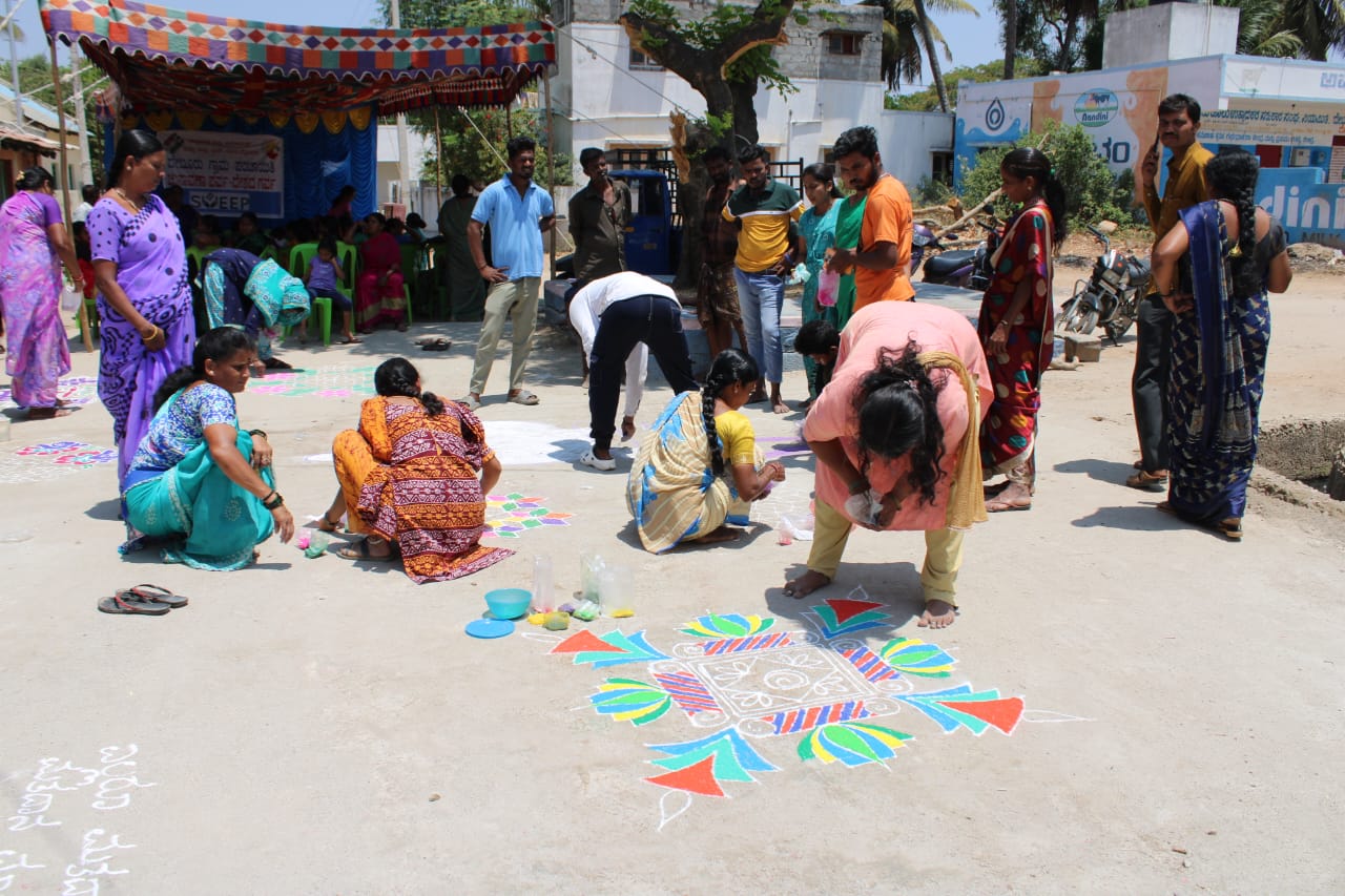 ನಂಜನಗೂಡು: ರಂಗೋಲಿಯಲ್ಲಿ ಮೂಡಿದ ಮತದಾನ ಜಾಗೃತಿ