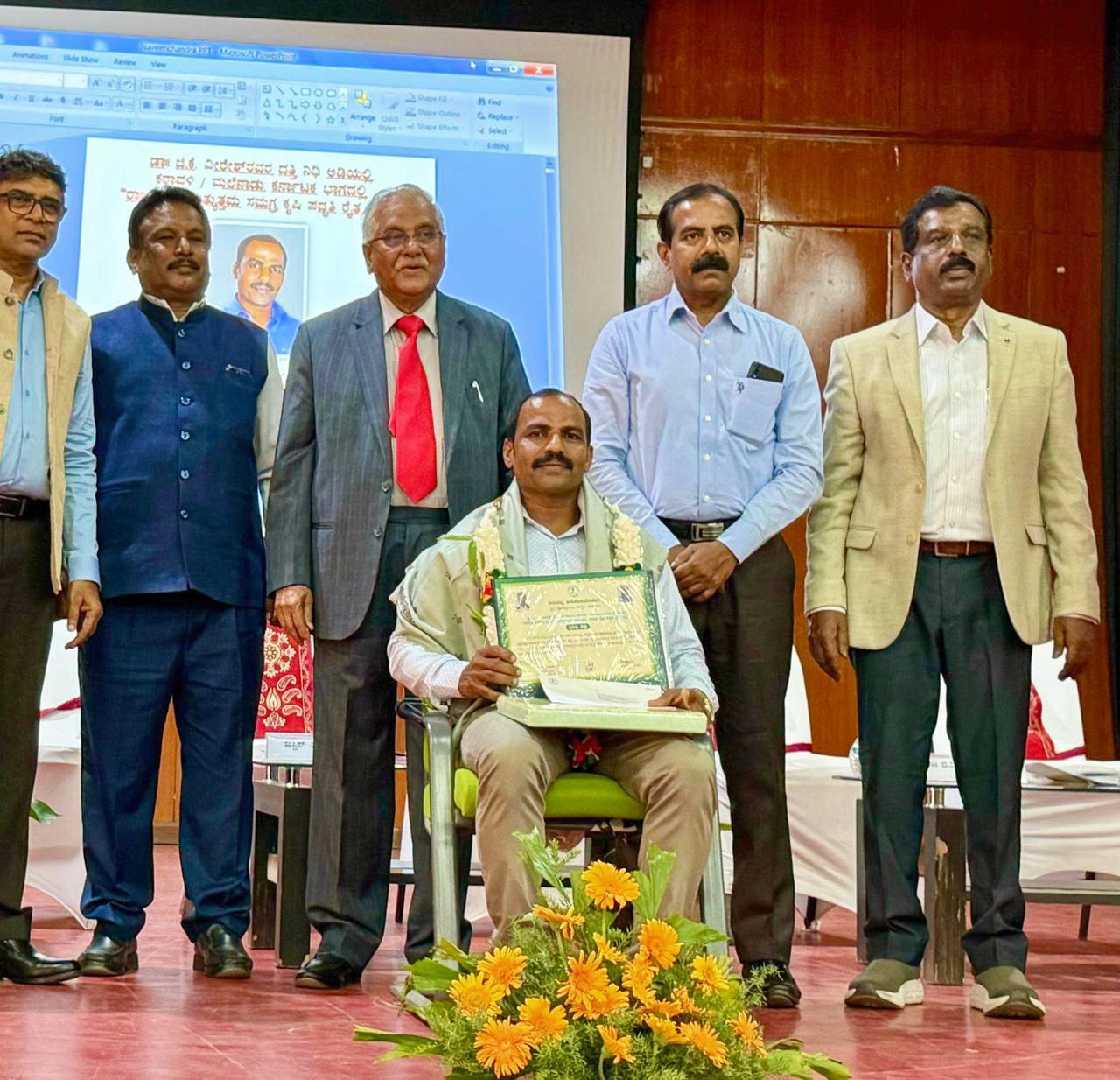 ನವೀನ್ ಚಾತುಬಾಯಿಯವರಿಗೆ ಬೆಂಗಳೂರು ಕೃಷಿ ವಿಶ್ವವಿದ್ಯಾಲಯದ ರಾಜ್ಯಮಟ್ಟದ ಸಮಗ್ರ ಕೃಷಿಕ ಪ್ರಶಸ್ತಿ