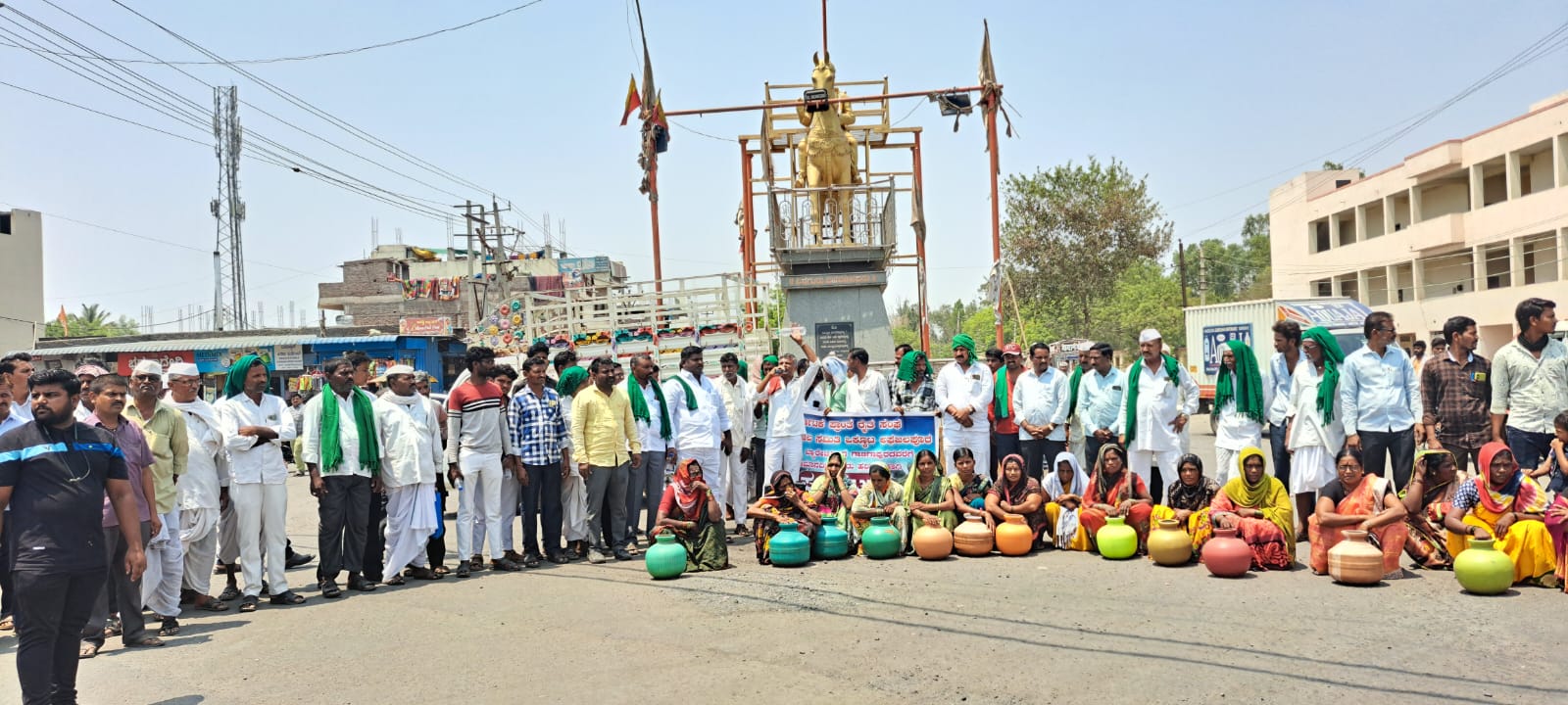 ಕಲಬುರಗಿ: ಕುಡಿಯುವ ನೀರಿಗಾಗಿ ರಾಜ್ಯಹೆದ್ದಾರಿ ತಡೆದು ಪ್ರತಿಭಟನೆ