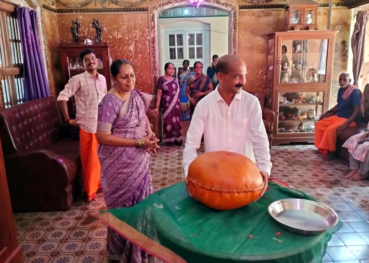 ಪೊಳಲಿ ರಾಜರಾಜೇಶ್ವರಿ ದೇವಿಯ ವಾರ್ಷಿಕ ಜಾತ್ರೆಯಲ್ಲಿ ಚೆಂಡು ವಿಶೇಷ