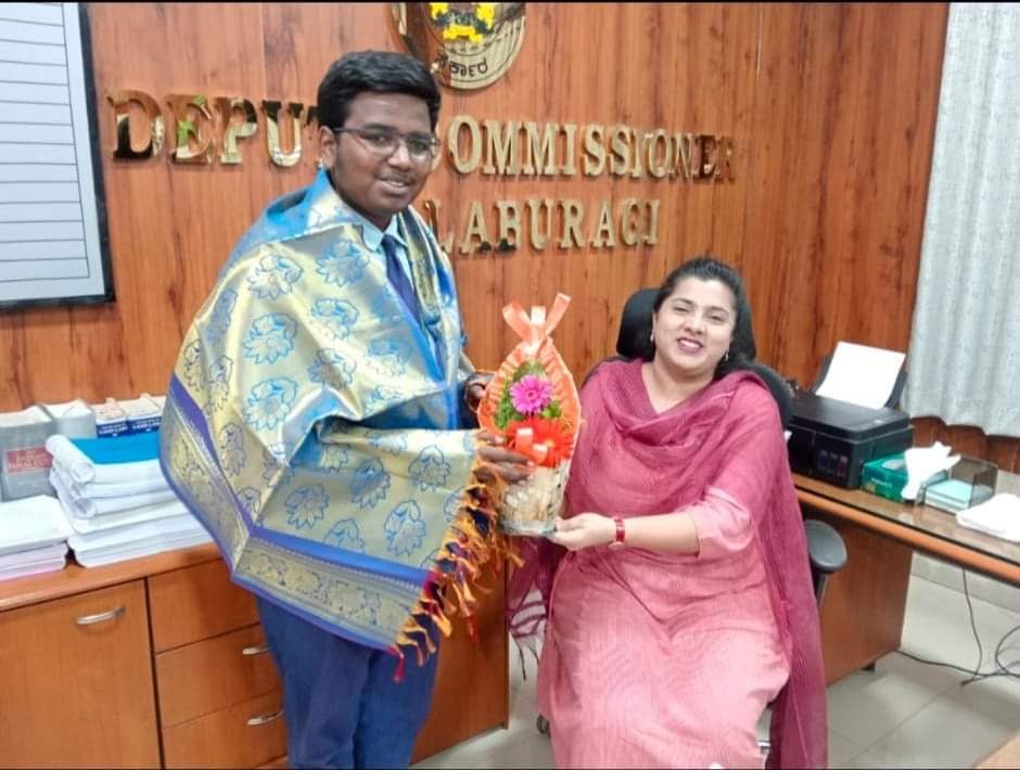 ಕಲಬುರಗಿ: ವಿಜ್ಞಾನ ವಿಭಾಗದಲ್ಲಿ ಕಲಬುರಗಿ ಜಿಲ್ಲೆಗೆ ಸಮರ್ಥ ಪ್ರಥಮ|ಡಿಸಿಯಿಂದ ಸನ್ಮಾನ