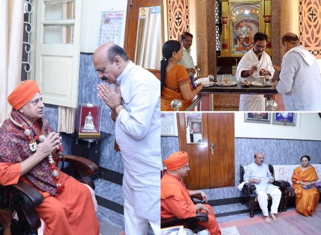 ಧಾರವಾಡ: ಬಿಜೆಪಿ ಅಭ್ಯರ್ಥಿ ಬಸವರಾಜ ಬೊಮ್ಮಾಯಿ ಮುರುಘಾಮಠಕ್ಕೆ ಭೇಟಿ