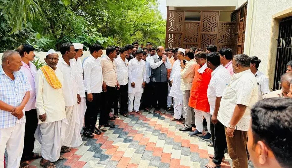 ಕಲಬುರಗಿ: ಪರೀಕ್ಷಾ ಅಕ್ರಮ ಹಗರಣ ಆರೋಪಿ ಮನೆಗೆ ಡಾ.ಉಮೇಶ್ ಜಾಧವ್ ಭೇಟಿ