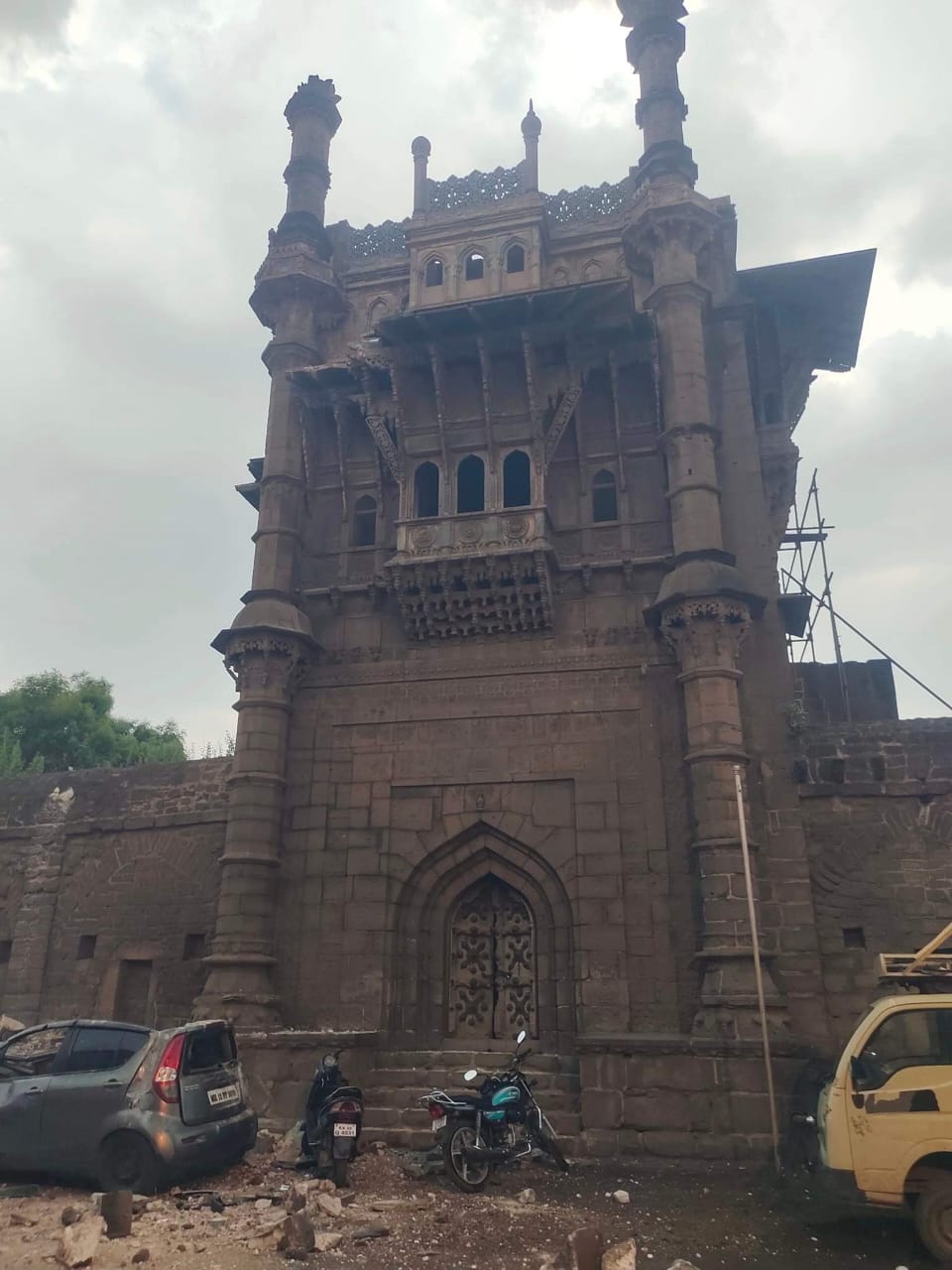 ವಿಜಯಪುರ : ಸಿಡಿಲು ಬಡಿದು ಐತಿಹಾಸಿಕ ಮೆಹತರ ಮಹಲ್ ಗೆ ಹಾನಿ