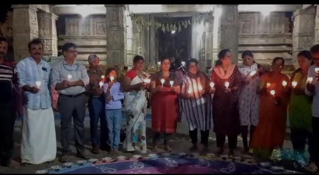 ನಂಜನಗೂಡು: ಶ್ರೀನಂಜುಂಡನ ಸನ್ನಿಧಿಯಲ್ಲಿ ಭಕ್ತರಿಗೆ ಮತದಾನ ಅರಿವು