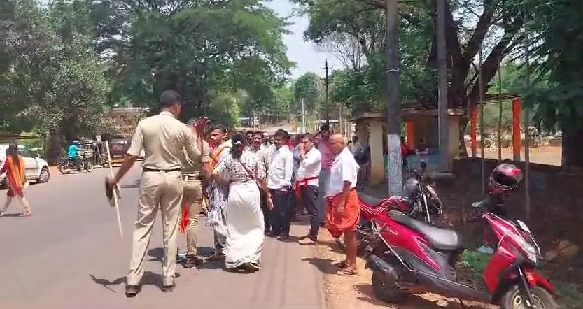 ಪುತ್ತೂರು: ಕಾಂಗ್ರೆಸ್, ಬಿಜೆಪಿ ಕಾರ್ಯಕರ್ತರ ನಡುವೆ ಮಾತಿನ ಚಕಮಕಿ