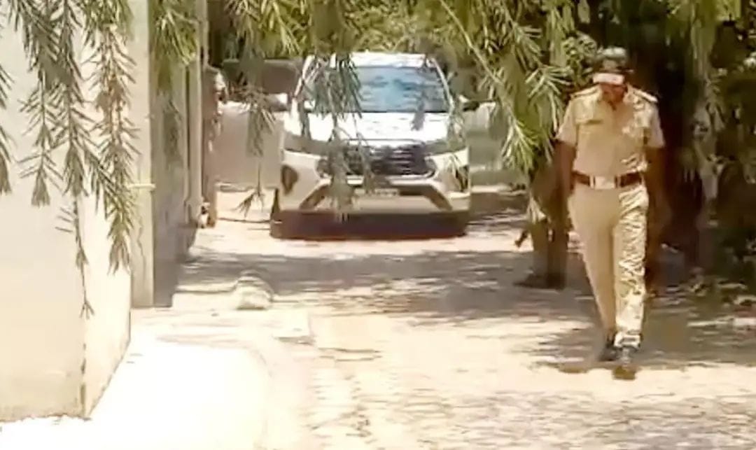ಕಲಬುರಗಿ ಮಹಾನಗರ ಪಾಲಿಕೆ ಮಾಜಿ ಮೇಯರ್ ವಾಹನದಲ್ಲಿ ಎರಡು ಕೋಟಿ ರೂ.ಪತ್ತೆ