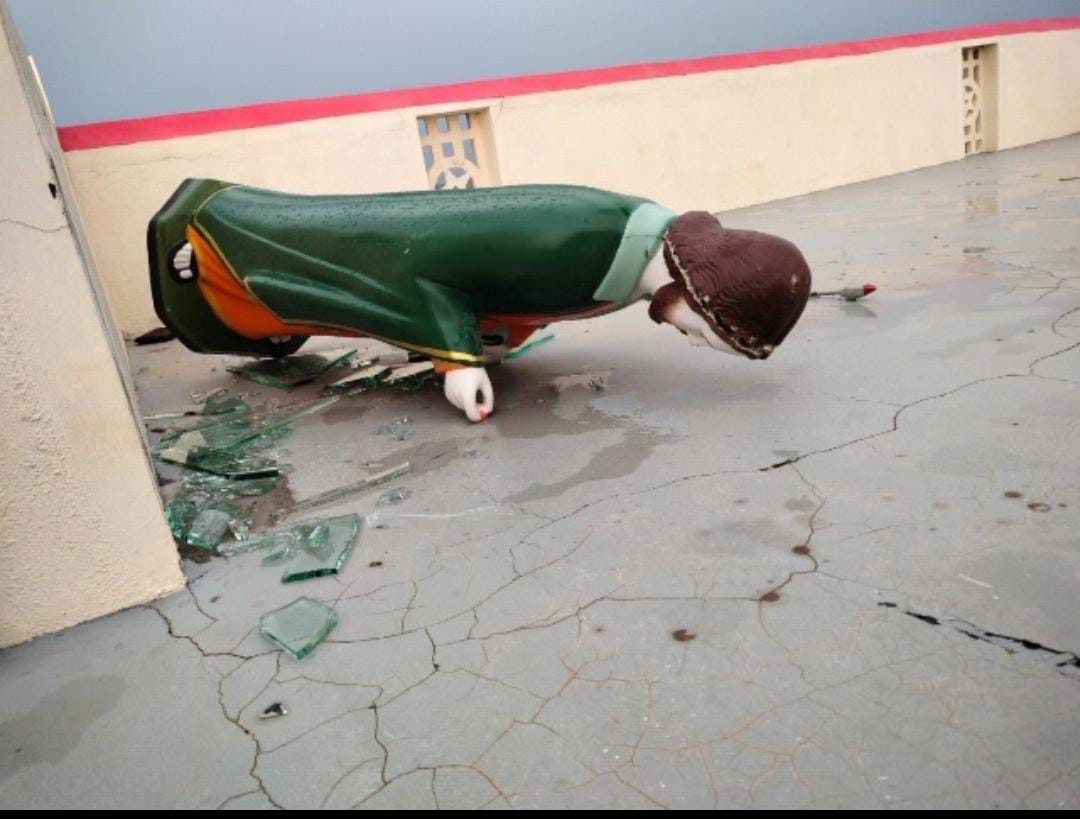ಚಾಮರಾಜನಗರ : ಮಳೆ, ಗಾಳಿ ಆರ್ಭಟಕ್ಕೆ ಧರೆಗುರುಳಿದ ಏಸು ಕ್ರೈಸ್ತನ ಮೂರ್ತಿ