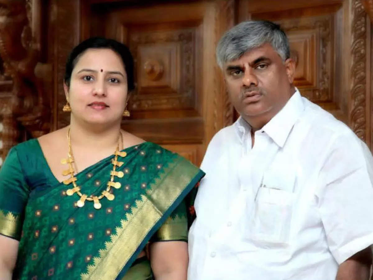 ಎಚ್.ಡಿ ರೇವಣ್ಣ, ಪ್ರಜ್ವಲ್ ಬಳಿಕ ಇದೀಗ ಭವಾನಿಗೂ ಸಂಕಷ್ಟ…? ಎರಡು ಕೇಸ್ ನಲ್ಲಿ ಭವಾನಿ ಹೆಸರು ಉಲ್ಲೇಖ