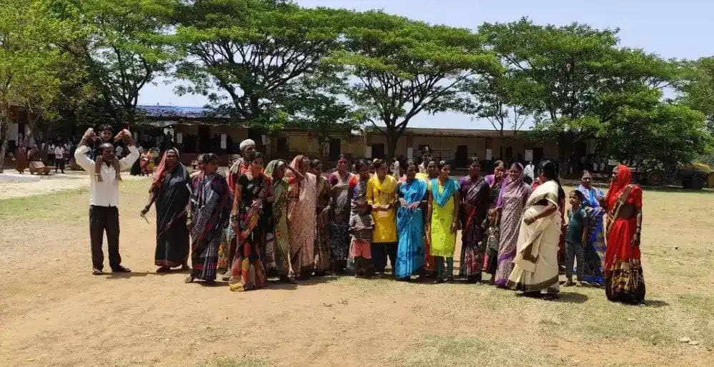 ಒಂದೇ ಕುಟುಂಬದ 96 ಮಂದಿಯಿಂದ ಮತದಾನ| ಇದಲ್ವೇ‌ ಪ್ರಜಾಪ್ರಭುತ್ವದ ಹಬ್ಬ..!