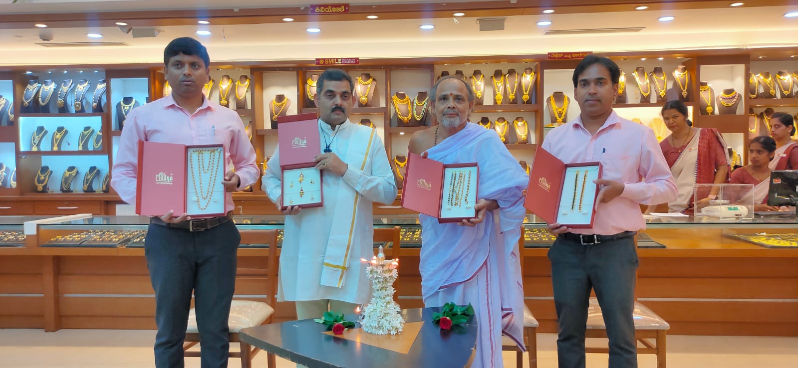 ಪುತ್ತೂರು:ಮುಳಿಯ ಚಿನ್ನೋತ್ಸವ ಸ್ಪೆಷಲ್|ರುದ್ರಾಕ್ಷಿ ಕಲೆಕ್ಷನ್ ಅನಾವರಣ