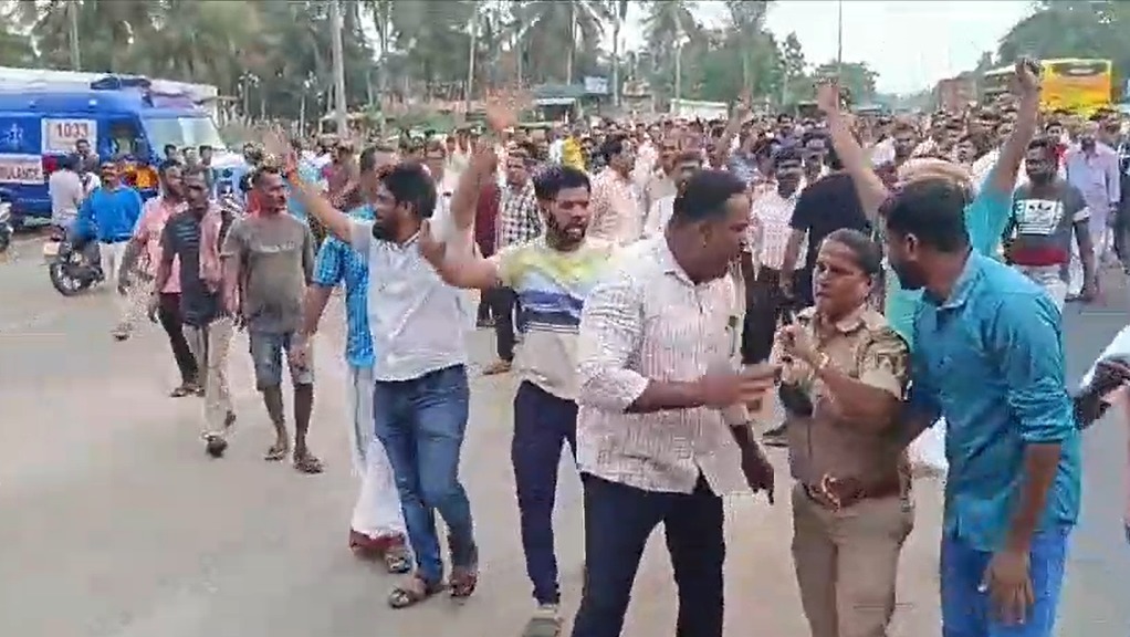 ಉಡುಪಿ: ಸ್ಥಳೀಯರಿಂದ ಸಾಸ್ತಾನ ಟೋಲ್ ಗೇಟ್ ಗೆ ಮುತ್ತಿಗೆ