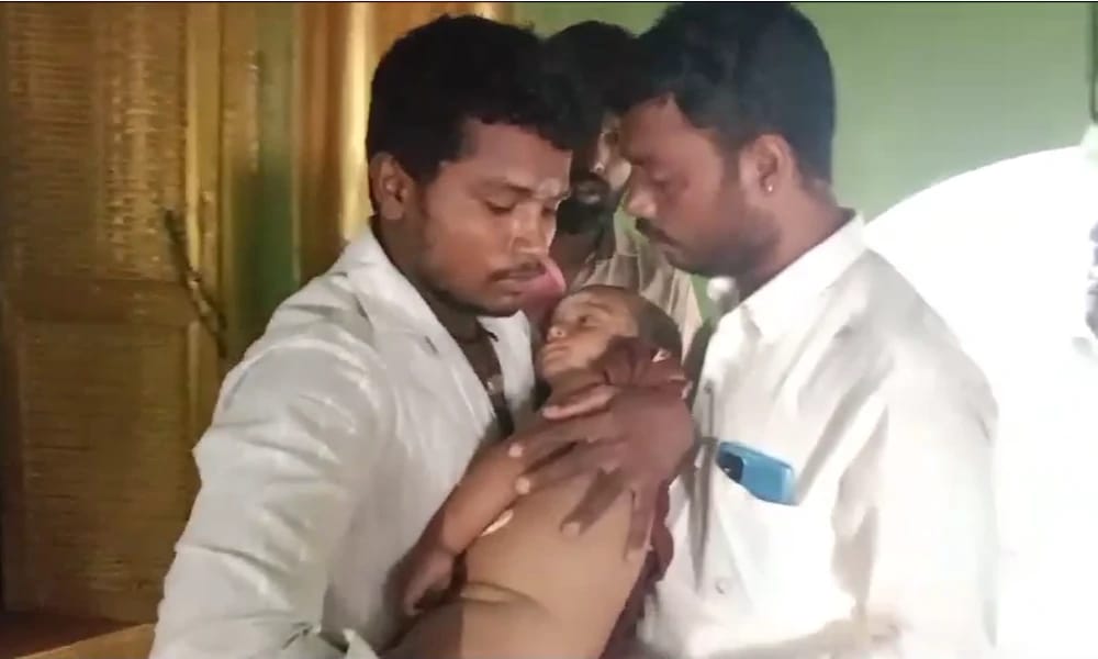 ಅಂತ್ಯಕ್ರಿಯೆ ವೇಳೆ ಕೆಮ್ಮಿದ ಮಗು| ಇಳಕಲ್​ನಲ್ಲಿ ವಿಚಿತ್ರ ಘಟನೆ