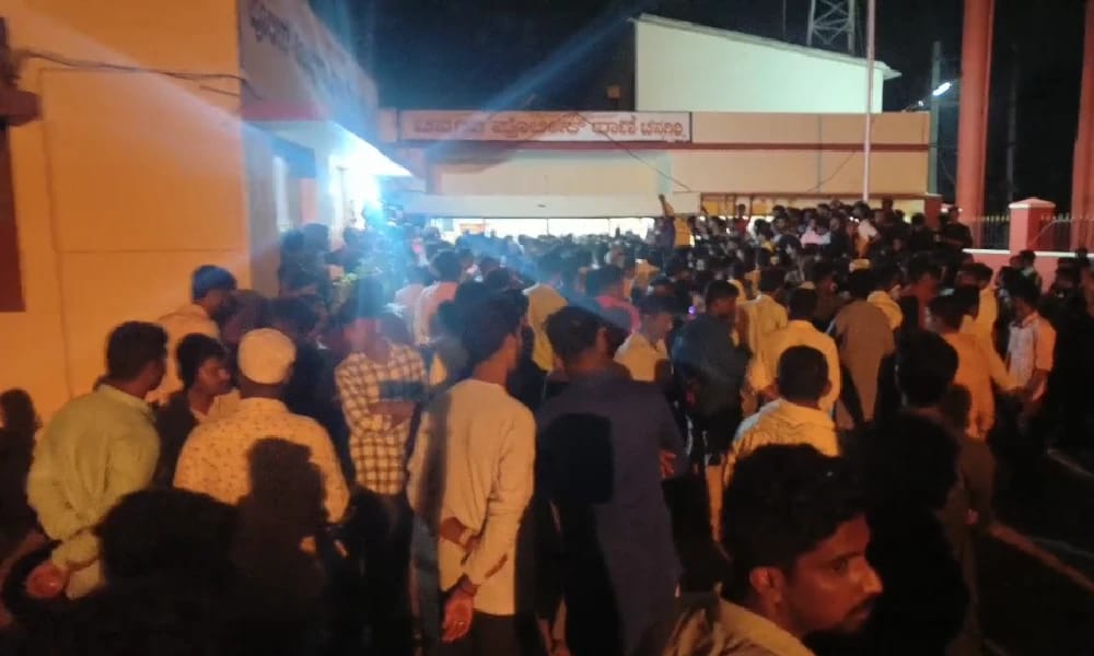 ಪೋಲಿಸ್ ಕಸ್ಟಡಿಯಲ್ಲಿದ್ದ ಆರೋಪಿ ಸಾವು|ಠಾಣೆಗೆ ನುಗ್ಗಿ ವಸ್ತುಗಳನ್ನು ಧ್ವಂಸ ಮಾಡಿದ ಸಂಬಂಧಿಕರು