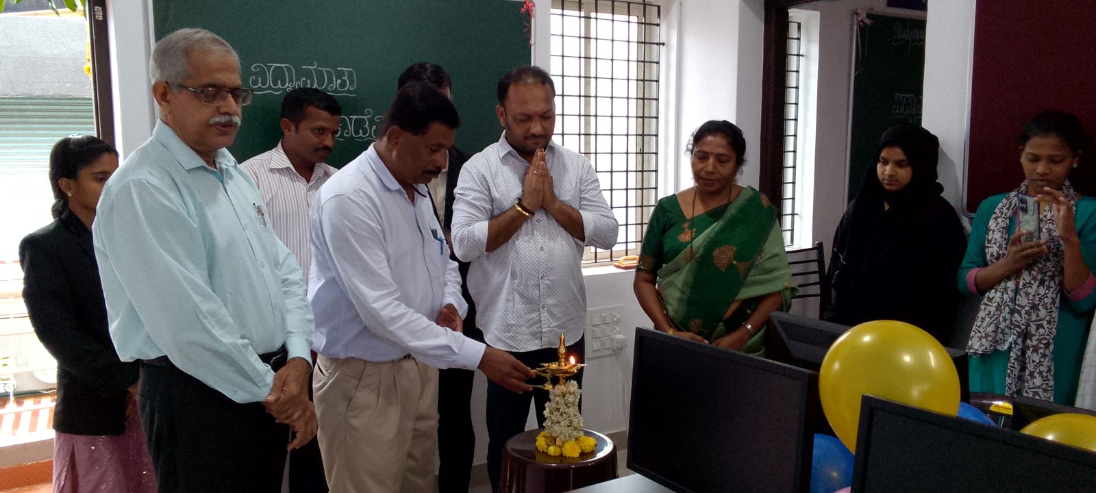 ವಿದ್ಯಾಮಾತಾ ಅಕಾಡೆಮಿ ಸುಳ್ಯ ಶಾಖೆಯಲ್ಲಿ ಕಂಪ್ಯೂಟರ್ ತರಗತಿ ಪ್ರಾರಂಭ| ಗ್ರಾಮೀಣ ಸರಕಾರಿ ಅಧಿಕಾರಿಗಳ ಬರವನ್ನು ವಿ. ಅಕಾಡೆಮಿ ನೀಗಿಸುತ್ತಿದೆ; ಲ.ವೀರಪ್ಪ ಕಣ್ಕಲ್